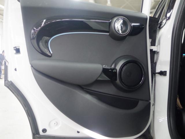 MINI クーパーD 純正ディスプレイオーディオ バックカメラ アップルカープレイ ドライブレコーダー前後カメラ コンフォートアクセス シートヒーター アンビエントライト レーンキープアシスト クルーズコントロール ETC(23枚目)