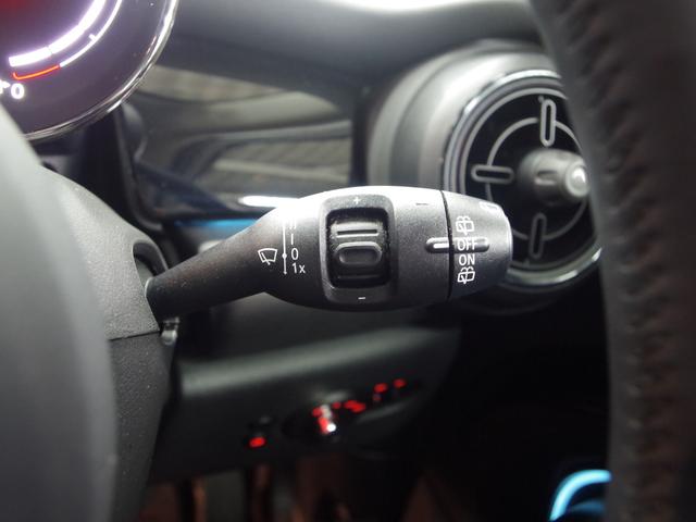 MINI クーパーD 純正ディスプレイオーディオ バックカメラ アップルカープレイ ドライブレコーダー前後カメラ コンフォートアクセス シートヒーター アンビエントライト レーンキープアシスト クルーズコントロール ETC(30枚目)