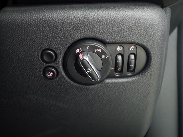 MINI クーパーD 純正ディスプレイオーディオ バックカメラ アップルカープレイ ドライブレコーダー前後カメラ コンフォートアクセス シートヒーター アンビエントライト レーンキープアシスト クルーズコントロール ETC(32枚目)