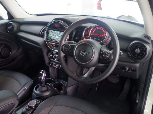 ＭＩＮＩ ヴィクトリア　ワンオーナー車　ディーラー車　禁煙　純正ナビ　バックカメラ　ＬＥＤヘッドライト　ユニオンジャックテールライト　Ｂｌｕｅｔｏｏｔｈ接続　ドライブレコーダー　センターアームレスト　プッシュスタート　ＥＴＣ（2枚目）