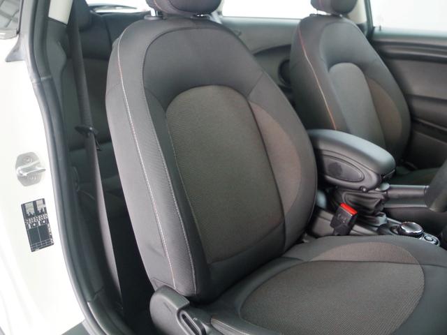 ＭＩＮＩ ヴィクトリア　ワンオーナー車　ディーラー車　禁煙　純正ナビ　バックカメラ　ＬＥＤヘッドライト　ユニオンジャックテールライト　Ｂｌｕｅｔｏｏｔｈ接続　ドライブレコーダー　センターアームレスト　プッシュスタート　ＥＴＣ（4枚目）