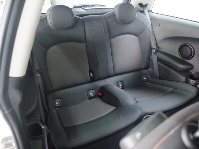 ＭＩＮＩ ヴィクトリア　ワンオーナー車　ディーラー車　禁煙　純正ナビ　バックカメラ　ＬＥＤヘッドライト　ユニオンジャックテールライト　Ｂｌｕｅｔｏｏｔｈ接続　ドライブレコーダー　センターアームレスト　プッシュスタート　ＥＴＣ（6枚目）