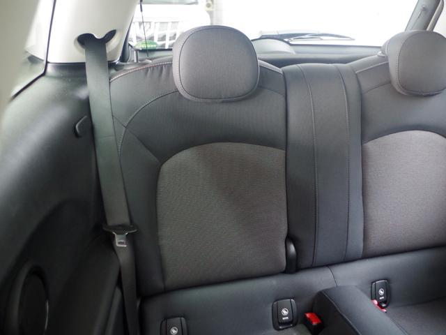 ＭＩＮＩ ヴィクトリア　ワンオーナー車　ディーラー車　禁煙　純正ナビ　バックカメラ　ＬＥＤヘッドライト　ユニオンジャックテールライト　Ｂｌｕｅｔｏｏｔｈ接続　ドライブレコーダー　センターアームレスト　プッシュスタート　ＥＴＣ（7枚目）