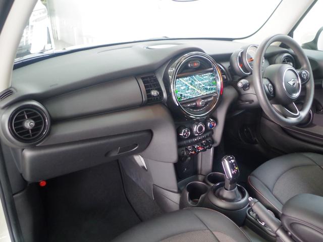 ＭＩＮＩ ヴィクトリア　ワンオーナー車　ディーラー車　禁煙　純正ナビ　バックカメラ　ＬＥＤヘッドライト　ユニオンジャックテールライト　Ｂｌｕｅｔｏｏｔｈ接続　ドライブレコーダー　センターアームレスト　プッシュスタート　ＥＴＣ（10枚目）