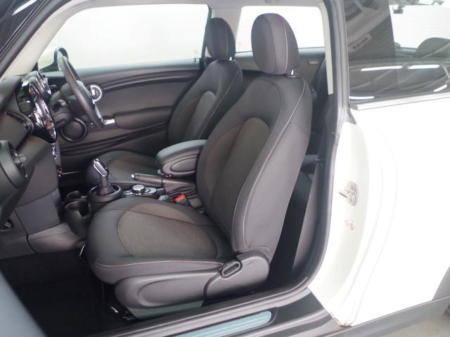 ＭＩＮＩ ヴィクトリア　ワンオーナー車　ディーラー車　禁煙　純正ナビ　バックカメラ　ＬＥＤヘッドライト　ユニオンジャックテールライト　Ｂｌｕｅｔｏｏｔｈ接続　ドライブレコーダー　センターアームレスト　プッシュスタート　ＥＴＣ（11枚目）