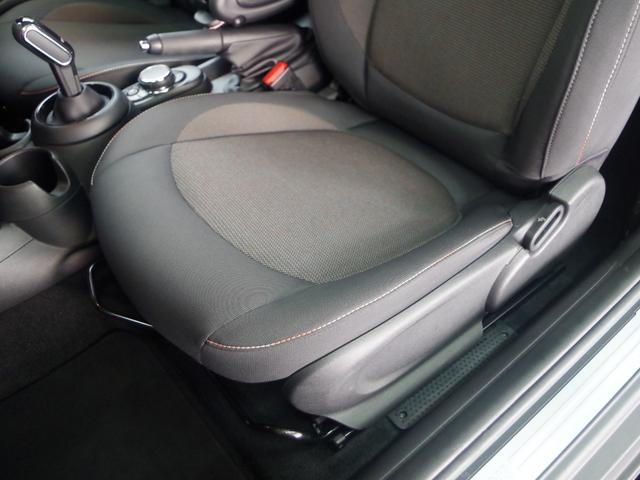 ＭＩＮＩ ヴィクトリア　ワンオーナー車　ディーラー車　禁煙　純正ナビ　バックカメラ　ＬＥＤヘッドライト　ユニオンジャックテールライト　Ｂｌｕｅｔｏｏｔｈ接続　ドライブレコーダー　センターアームレスト　プッシュスタート　ＥＴＣ（14枚目）