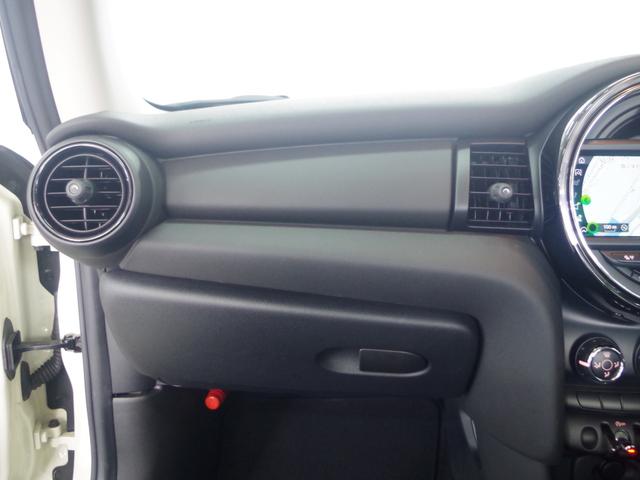 ＭＩＮＩ ヴィクトリア　ワンオーナー車　ディーラー車　禁煙　純正ナビ　バックカメラ　ＬＥＤヘッドライト　ユニオンジャックテールライト　Ｂｌｕｅｔｏｏｔｈ接続　ドライブレコーダー　センターアームレスト　プッシュスタート　ＥＴＣ（17枚目）