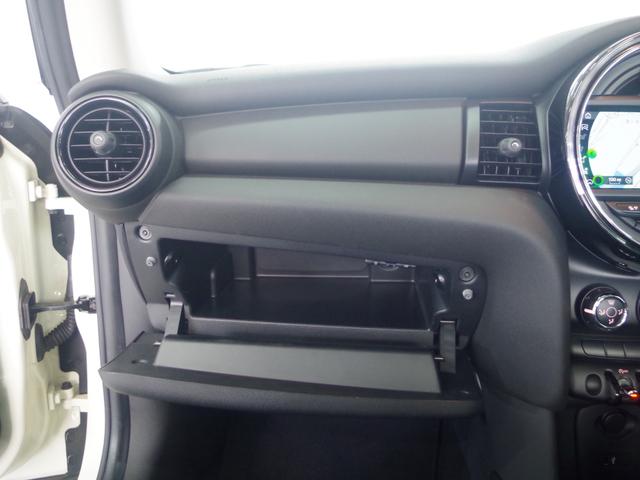 ＭＩＮＩ ヴィクトリア　ワンオーナー車　ディーラー車　禁煙　純正ナビ　バックカメラ　ＬＥＤヘッドライト　ユニオンジャックテールライト　Ｂｌｕｅｔｏｏｔｈ接続　ドライブレコーダー　センターアームレスト　プッシュスタート　ＥＴＣ（18枚目）