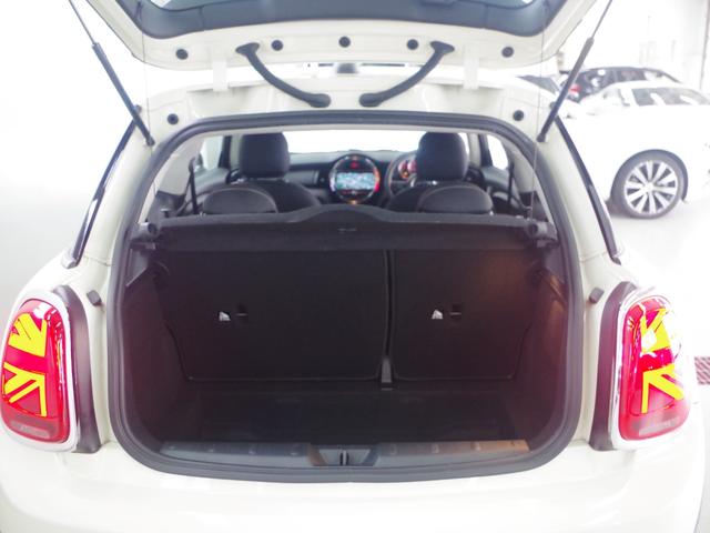 ＭＩＮＩ ヴィクトリア　ワンオーナー車　ディーラー車　禁煙　純正ナビ　バックカメラ　ＬＥＤヘッドライト　ユニオンジャックテールライト　Ｂｌｕｅｔｏｏｔｈ接続　ドライブレコーダー　センターアームレスト　プッシュスタート　ＥＴＣ（20枚目）