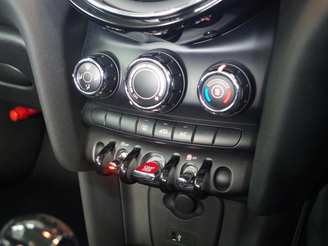 ＭＩＮＩ ヴィクトリア　ワンオーナー車　ディーラー車　禁煙　純正ナビ　バックカメラ　ＬＥＤヘッドライト　ユニオンジャックテールライト　Ｂｌｕｅｔｏｏｔｈ接続　ドライブレコーダー　センターアームレスト　プッシュスタート　ＥＴＣ（34枚目）