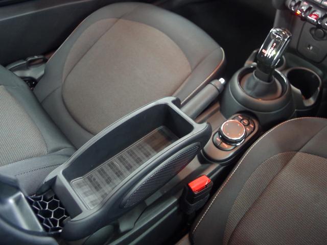 ＭＩＮＩ ヴィクトリア　ワンオーナー車　ディーラー車　禁煙　純正ナビ　バックカメラ　ＬＥＤヘッドライト　ユニオンジャックテールライト　Ｂｌｕｅｔｏｏｔｈ接続　ドライブレコーダー　センターアームレスト　プッシュスタート　ＥＴＣ（39枚目）