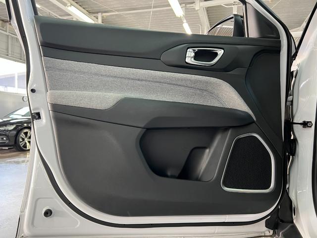 ジープ・コンパス ロンジチュード　純正ナビ　バックカメラ　カープレイ　ワイヤレス充電　ＡＣＣ　衝突軽減ブレーキ　ブラインドスポットアシスト　レーンキープアシスト　ＬＥＤヘッドライト　ハイビームアシスト　ＥＴＣ２．０（17枚目）