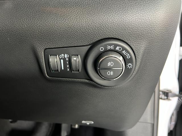 ジープ・コンパス ロンジチュード　純正ナビ　バックカメラ　カープレイ　ワイヤレス充電　ＡＣＣ　衝突軽減ブレーキ　ブラインドスポットアシスト　レーンキープアシスト　ＬＥＤヘッドライト　ハイビームアシスト　ＥＴＣ２．０（31枚目）