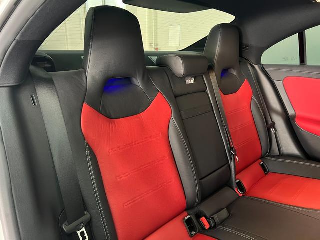 ＣＬＡクラス ＣＬＡ２００ｄ　パノラマＳＲ　ＡＭＧレザーエクスクルーシブＰＫＧ　アドバンスドＰＫＧ　レーダーセーフティＰＫＧ　ＭＢＵＸ　マルチカラーアンビエントライト　ＨＵＤ　ワイヤレスチャージング　純正ナビ　全方位カメラ　ＥＴＣ（9枚目）