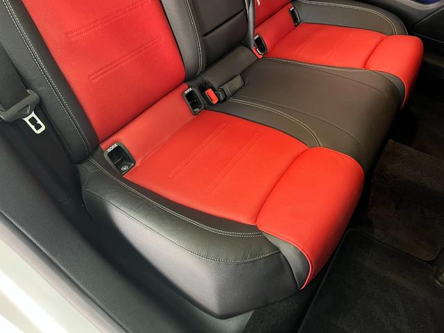 ＣＬＡクラス ＣＬＡ２００ｄ　パノラマＳＲ　ＡＭＧレザーエクスクルーシブＰＫＧ　アドバンスドＰＫＧ　レーダーセーフティＰＫＧ　ＭＢＵＸ　マルチカラーアンビエントライト　ＨＵＤ　ワイヤレスチャージング　純正ナビ　全方位カメラ　ＥＴＣ（10枚目）