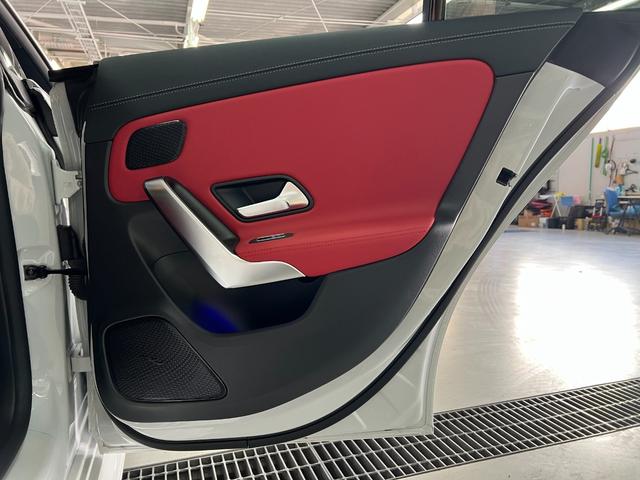 ＣＬＡクラス ＣＬＡ２００ｄ　パノラマＳＲ　ＡＭＧレザーエクスクルーシブＰＫＧ　アドバンスドＰＫＧ　レーダーセーフティＰＫＧ　ＭＢＵＸ　マルチカラーアンビエントライト　ＨＵＤ　ワイヤレスチャージング　純正ナビ　全方位カメラ　ＥＴＣ（11枚目）