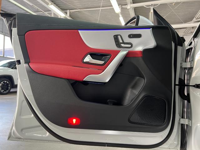 ＣＬＡクラス ＣＬＡ２００ｄ　パノラマＳＲ　ＡＭＧレザーエクスクルーシブＰＫＧ　アドバンスドＰＫＧ　レーダーセーフティＰＫＧ　ＭＢＵＸ　マルチカラーアンビエントライト　ＨＵＤ　ワイヤレスチャージング　純正ナビ　全方位カメラ　ＥＴＣ（17枚目）