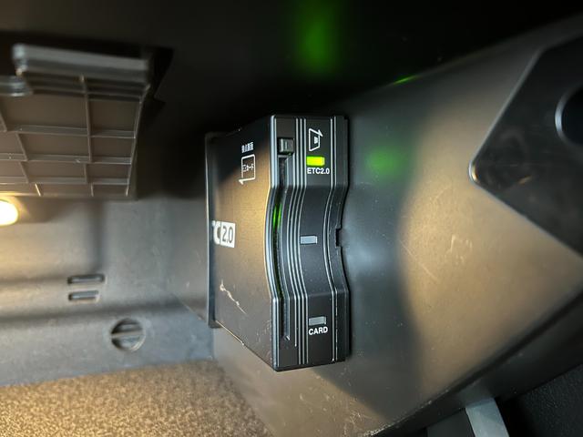 ＣＬＡクラス ＣＬＡ２００ｄ　パノラマＳＲ　ＡＭＧレザーエクスクルーシブＰＫＧ　アドバンスドＰＫＧ　レーダーセーフティＰＫＧ　ＭＢＵＸ　マルチカラーアンビエントライト　ＨＵＤ　ワイヤレスチャージング　純正ナビ　全方位カメラ　ＥＴＣ（25枚目）