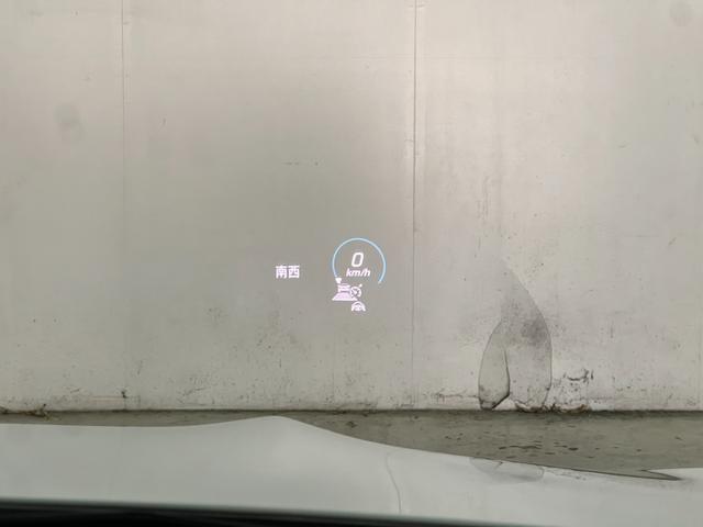 ＣＬＡクラス ＣＬＡ２００ｄ　パノラマＳＲ　ＡＭＧレザーエクスクルーシブＰＫＧ　アドバンスドＰＫＧ　レーダーセーフティＰＫＧ　ＭＢＵＸ　マルチカラーアンビエントライト　ＨＵＤ　ワイヤレスチャージング　純正ナビ　全方位カメラ　ＥＴＣ（35枚目）