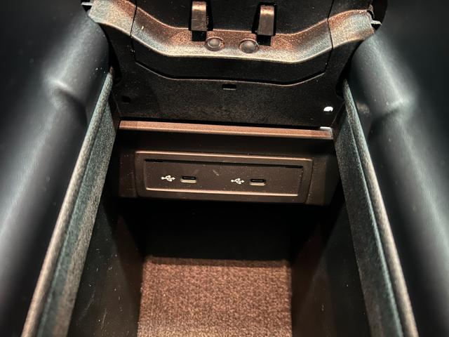 ＣＬＡクラス ＣＬＡ２００ｄ　パノラマＳＲ　ＡＭＧレザーエクスクルーシブＰＫＧ　アドバンスドＰＫＧ　レーダーセーフティＰＫＧ　ＭＢＵＸ　マルチカラーアンビエントライト　ＨＵＤ　ワイヤレスチャージング　純正ナビ　全方位カメラ　ＥＴＣ（42枚目）