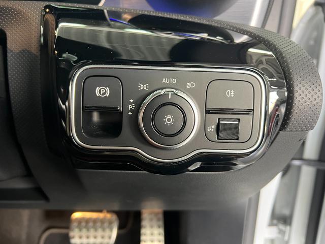 ＣＬＡクラス ＣＬＡ２００ｄ　パノラマＳＲ　ＡＭＧレザーエクスクルーシブＰＫＧ　アドバンスドＰＫＧ　レーダーセーフティＰＫＧ　ＭＢＵＸ　マルチカラーアンビエントライト　ＨＵＤ　ワイヤレスチャージング　純正ナビ　全方位カメラ　ＥＴＣ（50枚目）