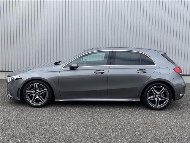 Aクラス A180 サンルーフ 純正SDナビ フルセグ/Bluetooth/USB LEDヘッドライト 衝突軽減ブレーキ レーンキープ レーダークルーズ 全方位カメラ シートヒーター パワーシート(2枚目)