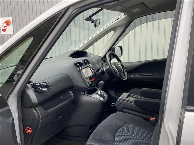 セレナ ２０Ｘ　Ｓ－ハイブリッド　純正ＳＤナビ　フルセグ／ＣＤ／ＤＶＤ／Ｂｌｕｅｔｏｏｔｈ／ＳＤ／ＵＳＢ　バックカメラ　左パワースライドドア　ＨＩＤヘッドライト（11枚目）