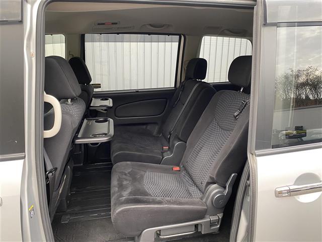 セレナ ２０Ｘ　Ｓ－ハイブリッド　純正ＳＤナビ　フルセグ／ＣＤ／ＤＶＤ／Ｂｌｕｅｔｏｏｔｈ／ＳＤ／ＵＳＢ　バックカメラ　左パワースライドドア　ＨＩＤヘッドライト（12枚目）