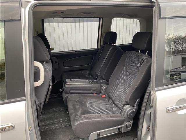 セレナ ２０Ｘ　Ｓ－ハイブリッド　純正ＳＤナビ　フルセグ／ＣＤ／ＤＶＤ／Ｂｌｕｅｔｏｏｔｈ／ＳＤ／ＵＳＢ　バックカメラ　左パワースライドドア　ＨＩＤヘッドライト（13枚目）