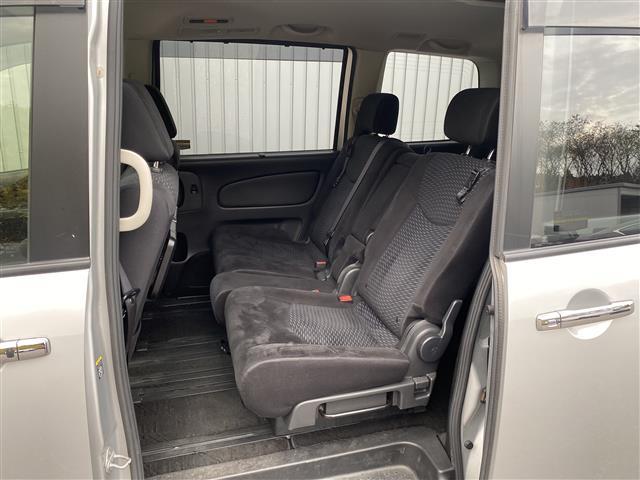 セレナ ２０Ｘ　Ｓ－ハイブリッド　純正ＳＤナビ　フルセグ／ＣＤ／ＤＶＤ／Ｂｌｕｅｔｏｏｔｈ／ＳＤ／ＵＳＢ　バックカメラ　左パワースライドドア　ＨＩＤヘッドライト（14枚目）