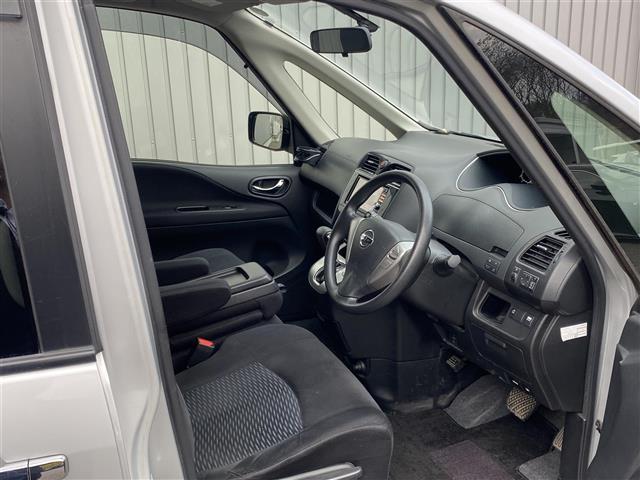 セレナ ２０Ｘ　Ｓ－ハイブリッド　純正ＳＤナビ　フルセグ／ＣＤ／ＤＶＤ／Ｂｌｕｅｔｏｏｔｈ／ＳＤ／ＵＳＢ　バックカメラ　左パワースライドドア　ＨＩＤヘッドライト（15枚目）