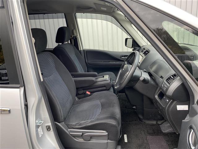 セレナ ２０Ｘ　Ｓ－ハイブリッド　純正ＳＤナビ　フルセグ／ＣＤ／ＤＶＤ／Ｂｌｕｅｔｏｏｔｈ／ＳＤ／ＵＳＢ　バックカメラ　左パワースライドドア　ＨＩＤヘッドライト（16枚目）