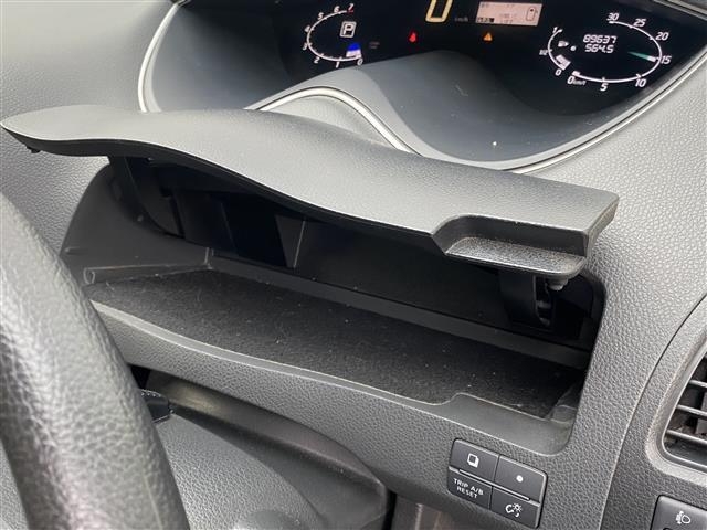 セレナ ２０Ｘ　Ｓ－ハイブリッド　純正ＳＤナビ　フルセグ／ＣＤ／ＤＶＤ／Ｂｌｕｅｔｏｏｔｈ／ＳＤ／ＵＳＢ　バックカメラ　左パワースライドドア　ＨＩＤヘッドライト（28枚目）