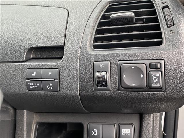 セレナ ２０Ｘ　Ｓ－ハイブリッド　純正ＳＤナビ　フルセグ／ＣＤ／ＤＶＤ／Ｂｌｕｅｔｏｏｔｈ／ＳＤ／ＵＳＢ　バックカメラ　左パワースライドドア　ＨＩＤヘッドライト（33枚目）