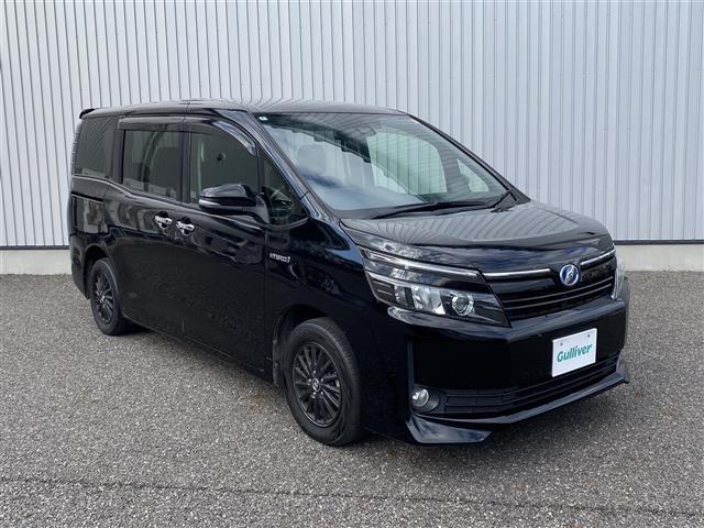 ヴォクシー ハイブリッドＶ　社外ＳＤ９インチナビ　フルセグ／ＣＤ／ＤＶＤ／Ｂｌｕｅｔｏｏｔｈ／ＳＤ　バックカメラ　ＬＥＤヘッドライト　シートヒーター　衝突軽減ブレーキ　両側パワースライドドア（5枚目）