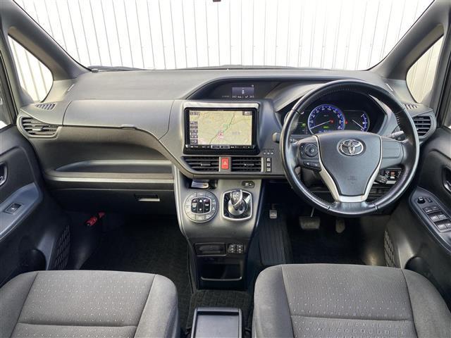ヴォクシー ハイブリッドＶ　社外ＳＤ９インチナビ　フルセグ／ＣＤ／ＤＶＤ／Ｂｌｕｅｔｏｏｔｈ／ＳＤ　バックカメラ　ＬＥＤヘッドライト　シートヒーター　衝突軽減ブレーキ　両側パワースライドドア（9枚目）