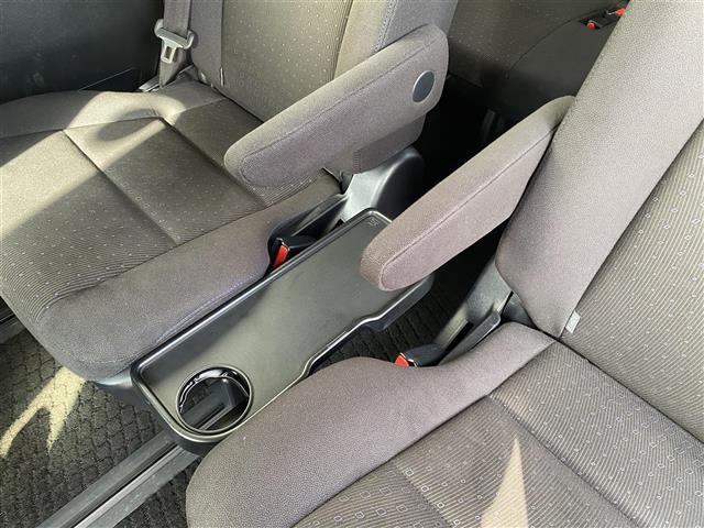 ヴォクシー ハイブリッドＶ　社外ＳＤ９インチナビ　フルセグ／ＣＤ／ＤＶＤ／Ｂｌｕｅｔｏｏｔｈ／ＳＤ　バックカメラ　ＬＥＤヘッドライト　シートヒーター　衝突軽減ブレーキ　両側パワースライドドア（17枚目）