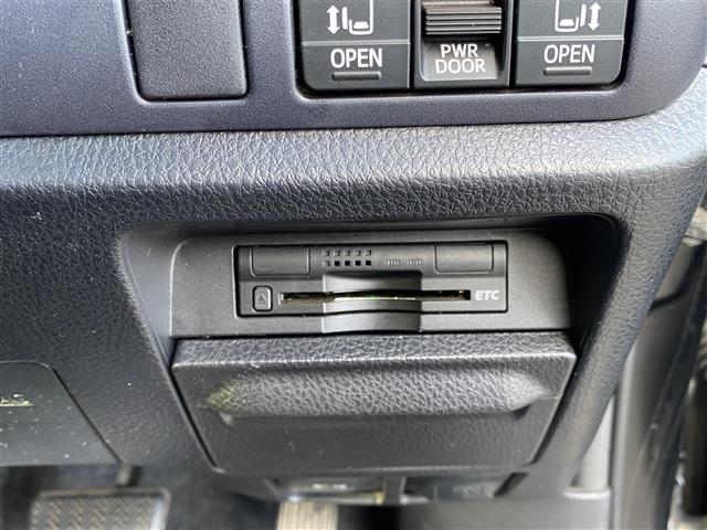 ヴォクシー ハイブリッドＶ　社外ＳＤ９インチナビ　フルセグ／ＣＤ／ＤＶＤ／Ｂｌｕｅｔｏｏｔｈ／ＳＤ　バックカメラ　ＬＥＤヘッドライト　シートヒーター　衝突軽減ブレーキ　両側パワースライドドア（31枚目）