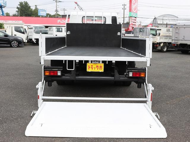 キャンター 　３．０ＤＴ　２ｔ　ワイドロング　アーム式パワーゲート　能力８００キロ　リフト寸１１７－１８９高さ１３２　荷台寸４３５－２０８　新明和　３ペダル＆５ＭＴ　キーレス　ＳＴタイヤ　車両総重量５１７５キロ（4枚目）