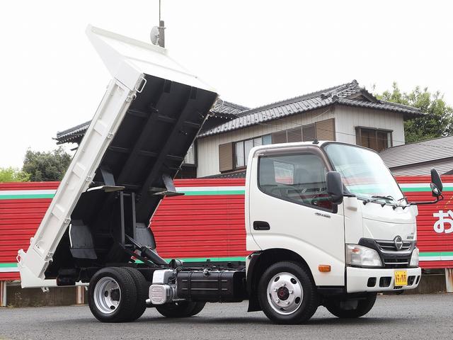 デュトロ 全低床強化ダンプ　ダンプ　４ＷＤ　全低床強化三方開　２トン積　５速ＭＴ３ペダル　集中ドアロック　極東製荷台ＤＤ０２－３１　４ナンバー　ディーゼルＴＢ　エコモード　バイザーマット　荷台寸法３０５－１６０－３２　四駆（20枚目）