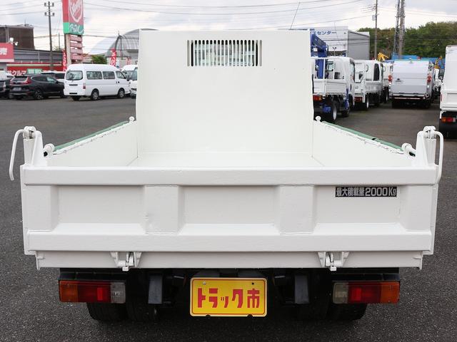 デュトロ 全低床強化ダンプ　ダンプ　４ＷＤ　全低床強化三方開　２トン積　５速ＭＴ３ペダル　集中ドアロック　極東製荷台ＤＤ０２－３１　４ナンバー　ディーゼルＴＢ　エコモード　バイザーマット　荷台寸法３０５－１６０－３２　四駆（30枚目）