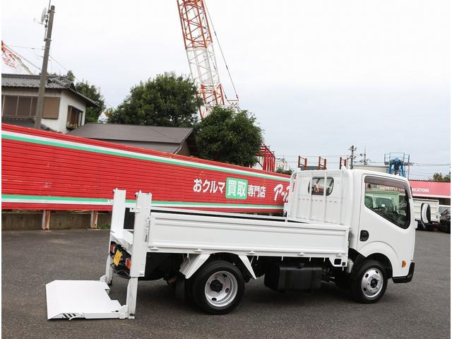 アトラストラック フルスーパーローＤＸ　２ｔ　フルスーパーロー　全低床　垂直パワーゲート　リフト能力６００キロ　６ＭＴ　ＥＨＳ坂道発進補助装置　メモリーナビ　ＥＴＣ　左電動格納ミラ　キーレス＆スペアキ　新明和製リフト　車両総重量４４６５キロ（21枚目）