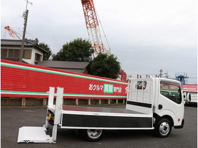 アトラストラック フルスーパーローＤＸ　２ｔ　フルスーパーロー　全低床　垂直パワーゲート　リフト能力６００キロ　６ＭＴ　ＥＨＳ坂道発進補助装置　メモリーナビ　ＥＴＣ　左電動格納ミラ　キーレス＆スペアキ　新明和製リフト　車両総重量４４６５キロ（29枚目）