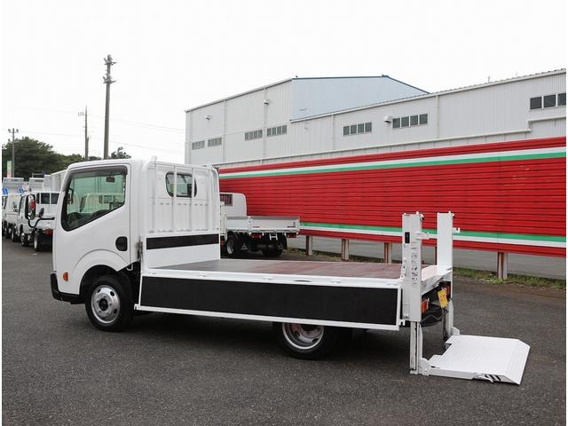 アトラストラック フルスーパーローＤＸ　２ｔ　フルスーパーロー　全低床　垂直パワーゲート　リフト能力６００キロ　６ＭＴ　ＥＨＳ坂道発進補助装置　メモリーナビ　ＥＴＣ　左電動格納ミラ　キーレス＆スペアキ　新明和製リフト　車両総重量４４６５キロ（32枚目）