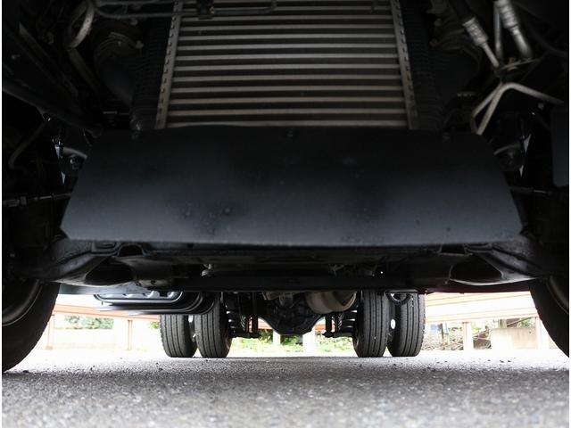 アトラストラック フルスーパーローＤＸ　２ｔ　フルスーパーロー　全低床　垂直パワーゲート　リフト能力６００キロ　６ＭＴ　ＥＨＳ坂道発進補助装置　メモリーナビ　ＥＴＣ　左電動格納ミラ　キーレス＆スペアキ　新明和製リフト　車両総重量４４６５キロ（37枚目）