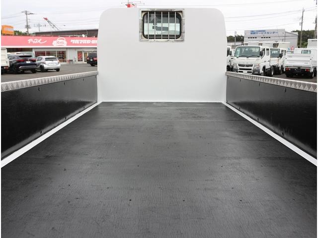キャンター 全低床 2t 全低床 平ボディ 5MT 衝突軽減ブレーキ 車線逸脱警報装置 トラクションコントロール メッキパーツ付き 左電動格納ミラー ETC 荷台寸312/161/38 車両総重量4385キロ(16枚目)