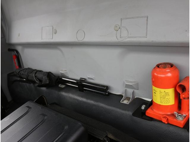 キャンター 全低床 2t 全低床 平ボディ 5MT 衝突軽減ブレーキ 車線逸脱警報装置 トラクションコントロール メッキパーツ付き 左電動格納ミラー ETC 荷台寸312/161/38 車両総重量4385キロ(50枚目)