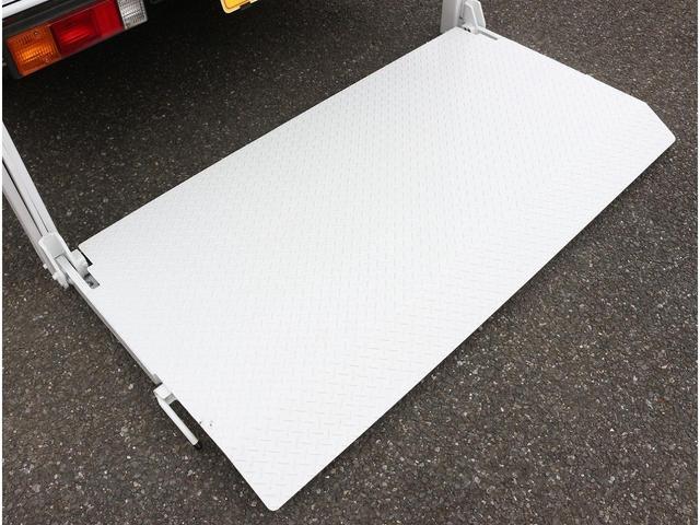 キャンター Wキャブ Wキャブ 垂直パワーゲート 4WD車 1.2トン積 6人乗 外SDナビ フルセグTV バックモニター ETC レーンアシスト 坂道発進補助 Rヒーター ミラーヒーター 新明和製PG 600K(33枚目)