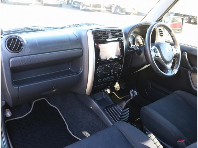 ジムニー ランドベンチャー　ワンオーナー　４ＷＤ　５速マニュアル　リフトＵＰ１インチ　モンスタースポーツサスペンション　レカロシート（純正シート車内積）　社外マフラー　キーレス＆予備キー　ＥＴＣ２．０　純正１６インチＡＷ（9枚目）