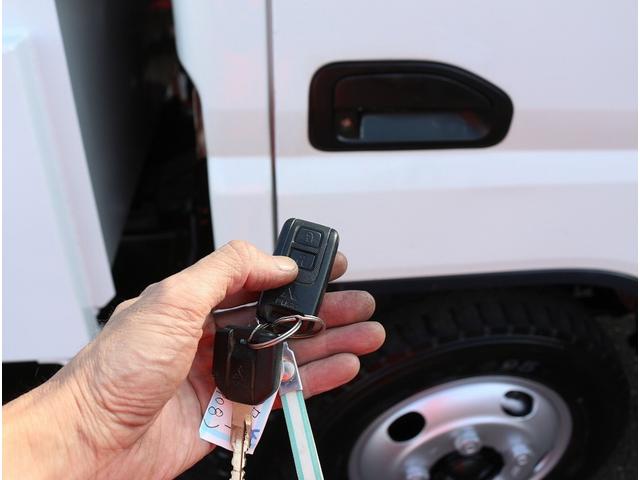 キャンター ダンプ 全低床強化ダンプ三方開 3トン積 5速MT3ペダル キーレス 中間ピン2個 電格ミラー フォグランプ バイザーマット 極東製荷台DD02-31 荷台寸法305-160-38 3t積 F5(47枚目)